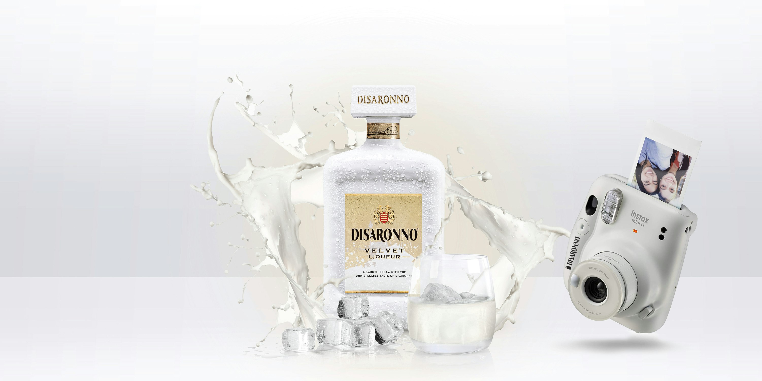Photoflyer branded camera disaronno